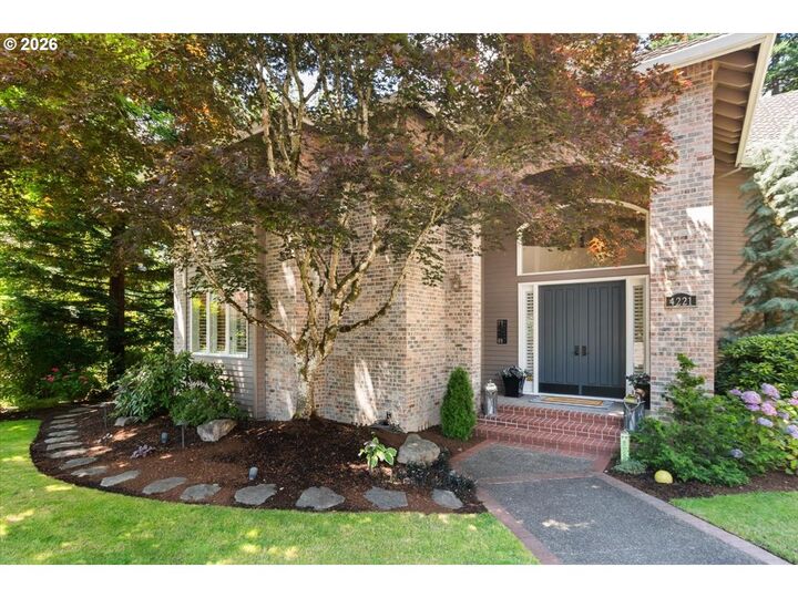 Property Photo:  4221 SW Selling Ct  OR 97221 