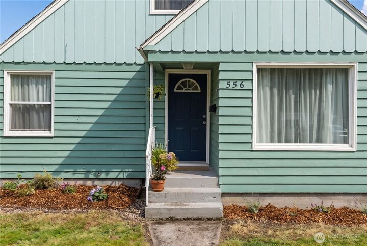 Property Photo:  556  25th Avenue  WA 98632 