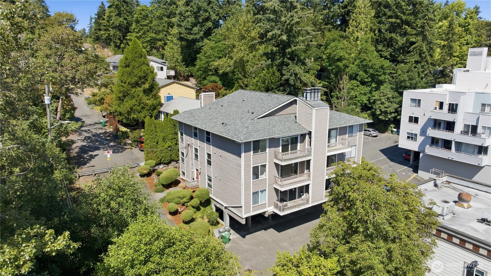 Property Photo: 2334 NE 102nd Street 202 WA 98125