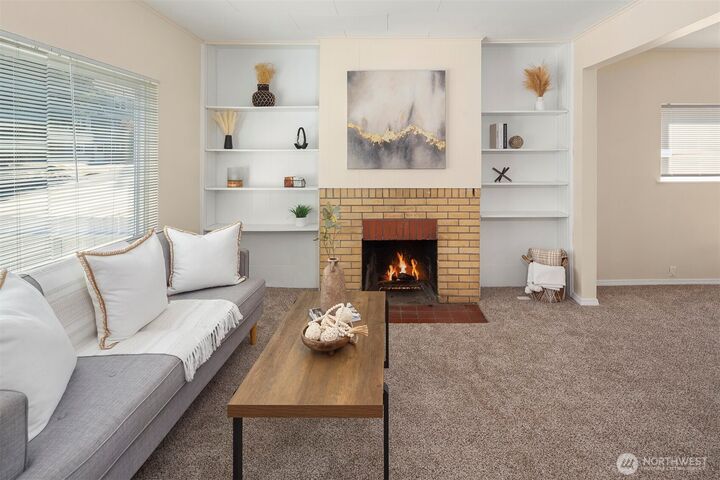 Property Photo:  332 NE 50th Street  WA 98105 