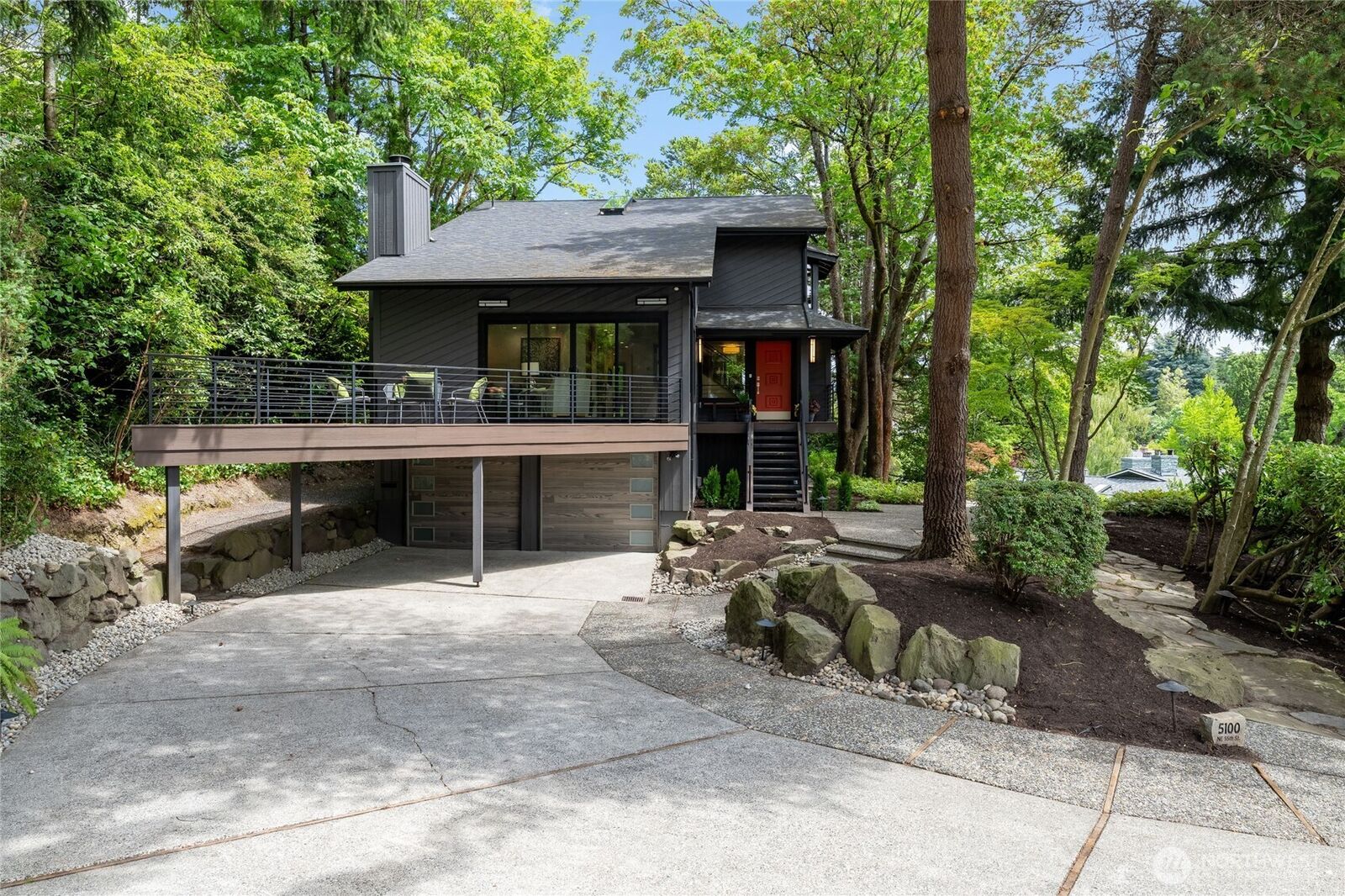 Property Photo: 5100 NE 55th Street WA 98105