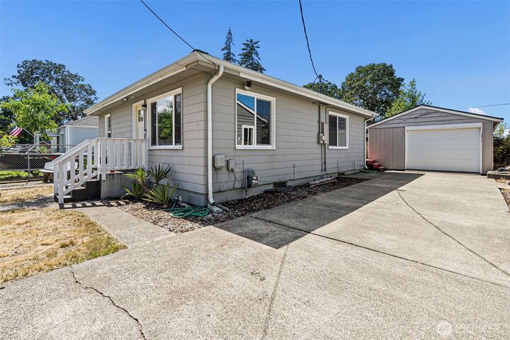 Property Photo: 14918 Grant Avenue SW WA 98498