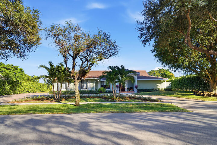 Property Photo:  2308 Embassy Drive  FL 33401 