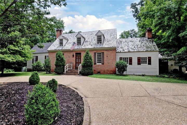 Property Photo:  120 Horseshoe Lndg  VA 23185 