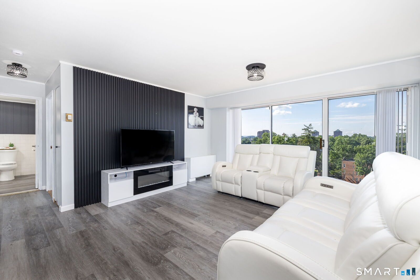 Property Photo: 30 Woodland Street 9L CT 06105
