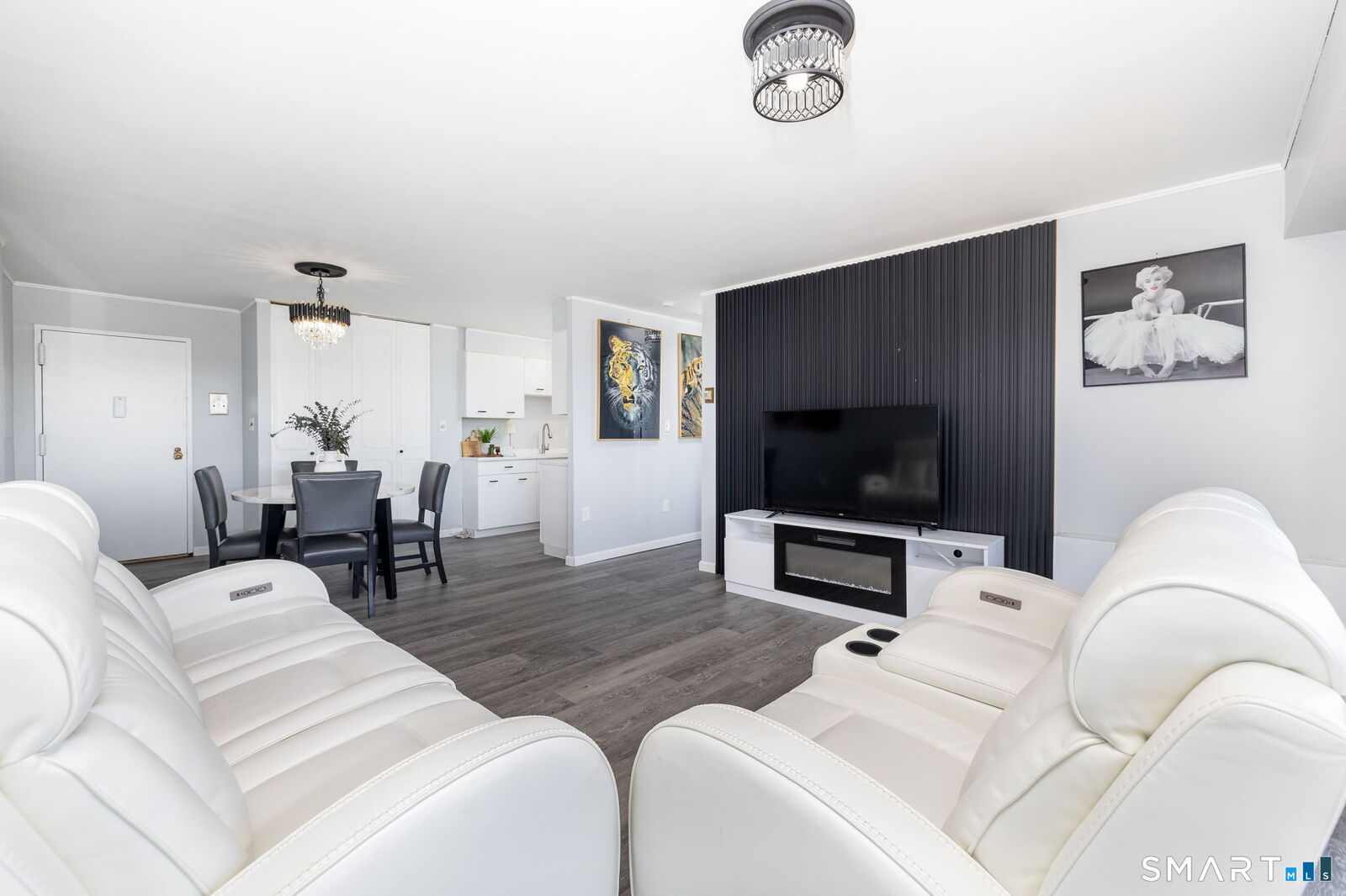 Property Photo:  30 Woodland Street 9L  CT 06105 