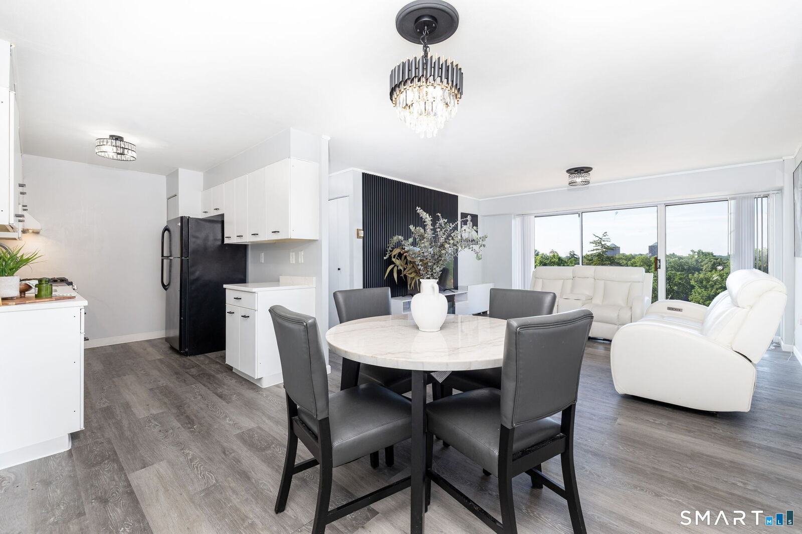 Property Photo: 30 Woodland Street 9L CT 06105