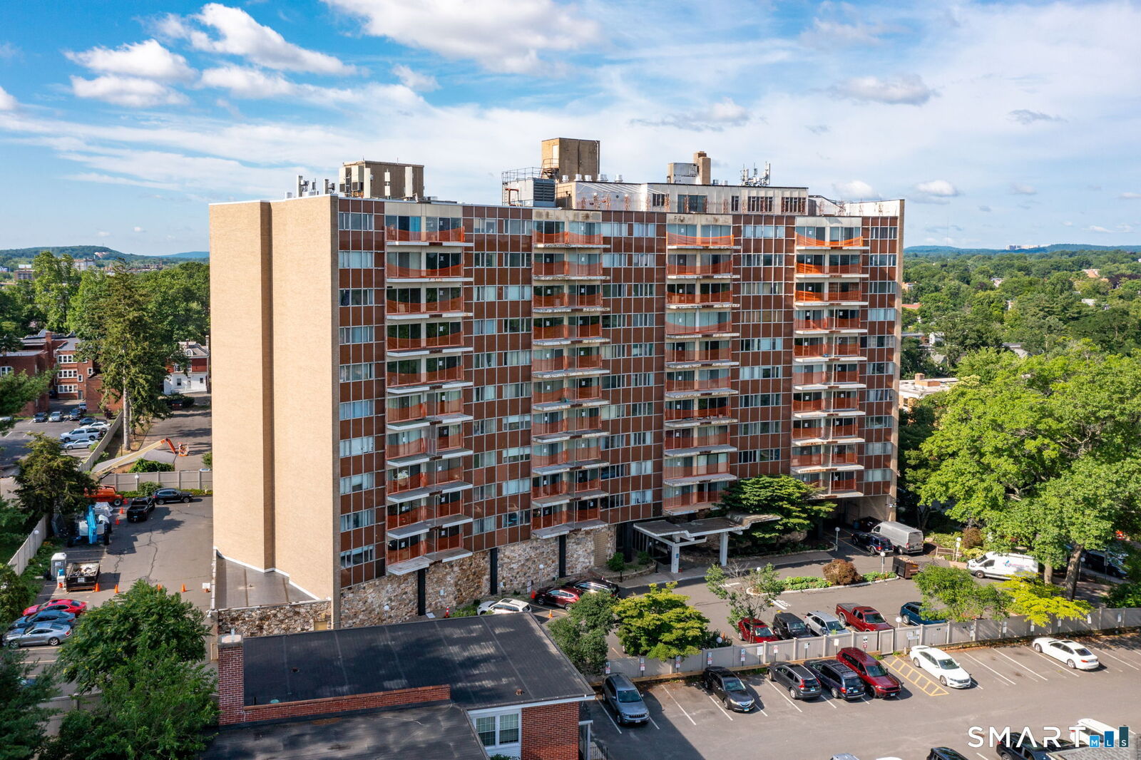 Property Photo:  30 Woodland Street 9L  CT 06105 