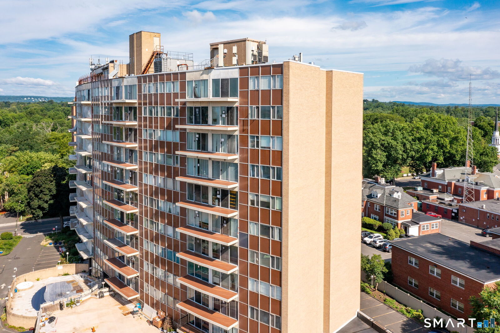 Property Photo:  30 Woodland Street 9M  CT 06105 