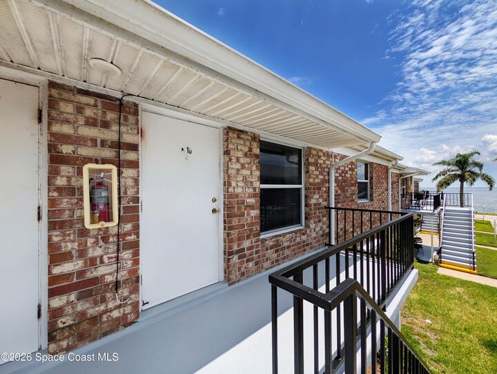 Property Photo:  190 E Olmstead Drive  FL 32780 