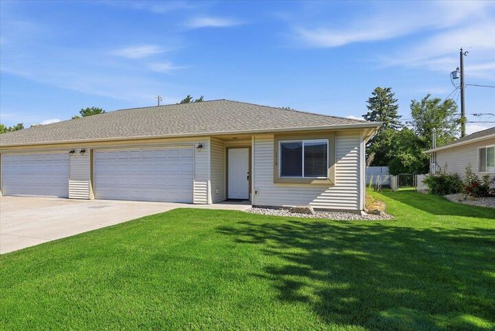 Property Photo: 1710 N Bessie Ln 1712 WA 99212