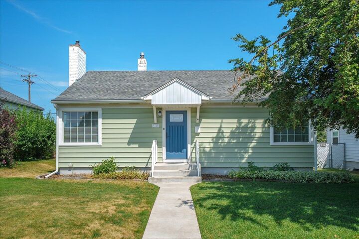 Property Photo:  4124 N Hawthorne St  WA 99205 