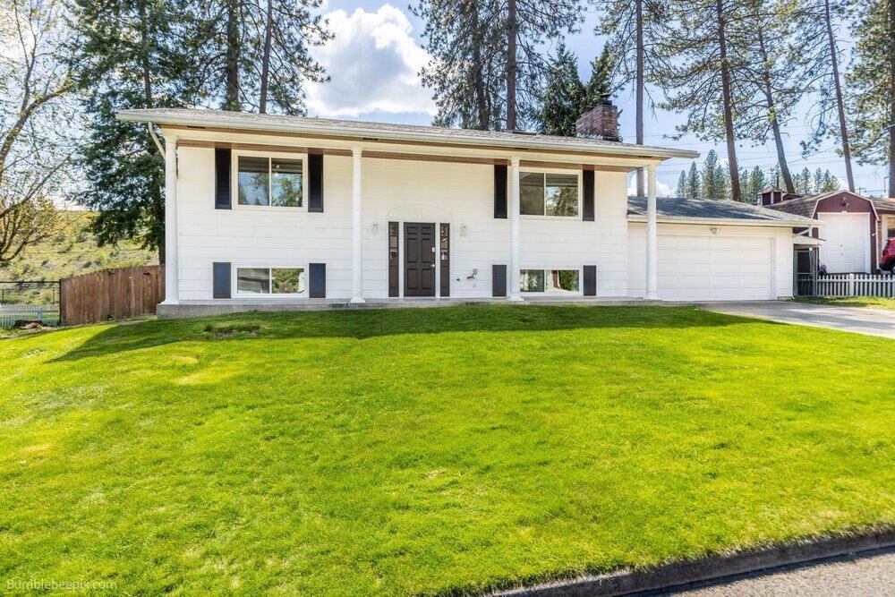 Property Photo:  817 W Falcon Ave  WA 99218 