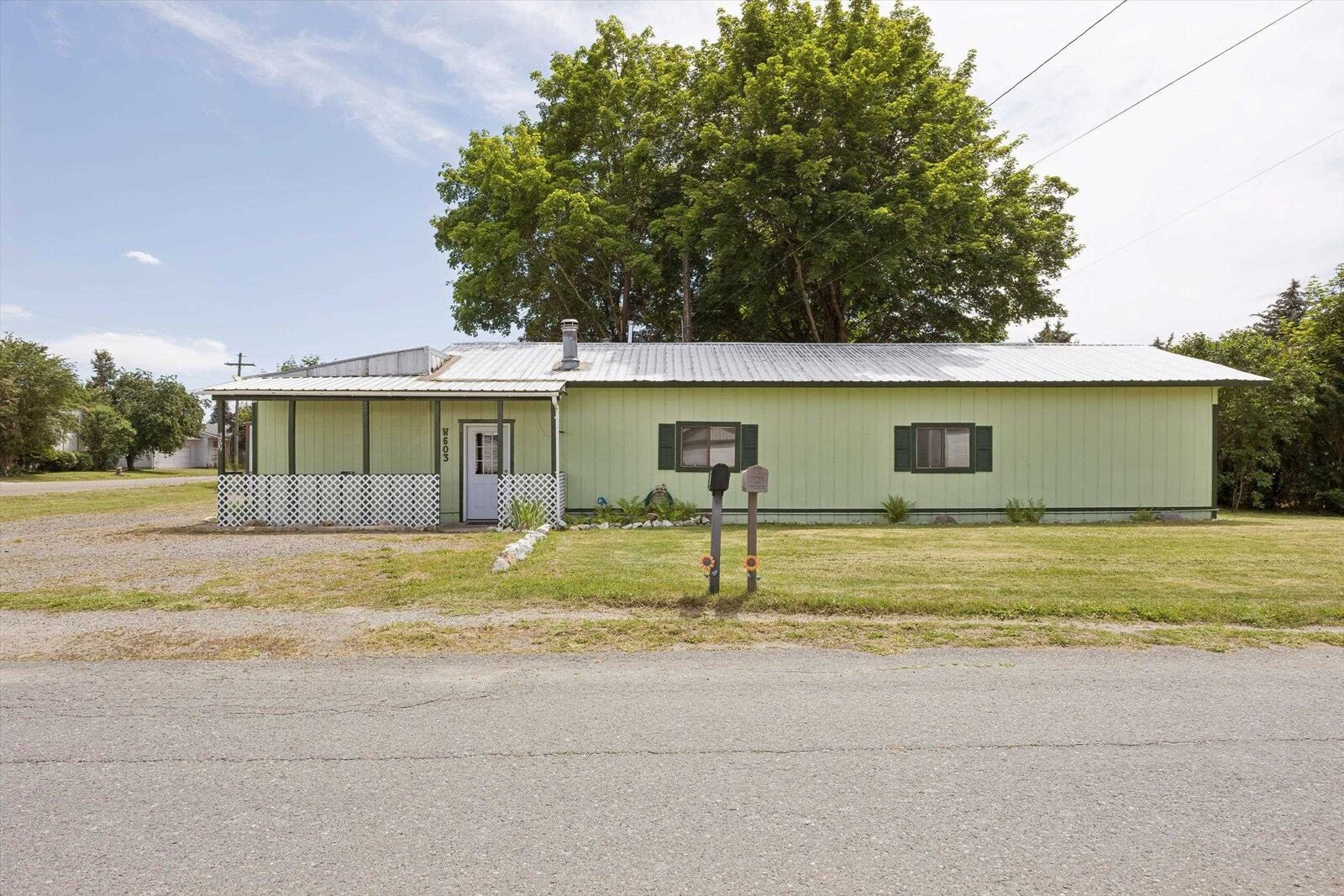 Property Photo: 603 W Court Ave WA 99109
