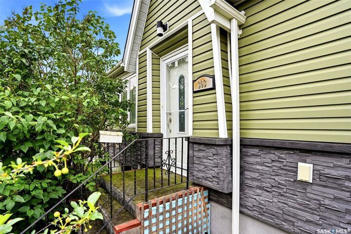 Property Photo:  303 College Avenue  SK S4N 0W9 