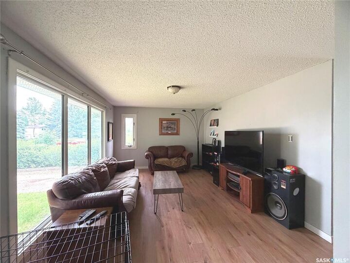 Property Photo:  122 Dianne Street  SK S0G 0C0 