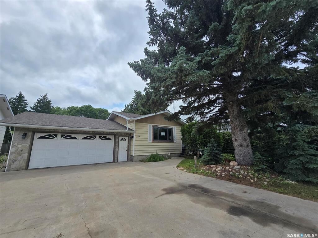 Property Photo: 1118 Bell Street SK S0G 2K0