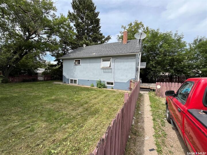 Property Photo: 630 5th Avenue E SK S6V 2H5