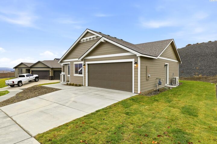 Property Photo:  6650 W 28th Ave  WA 99338 