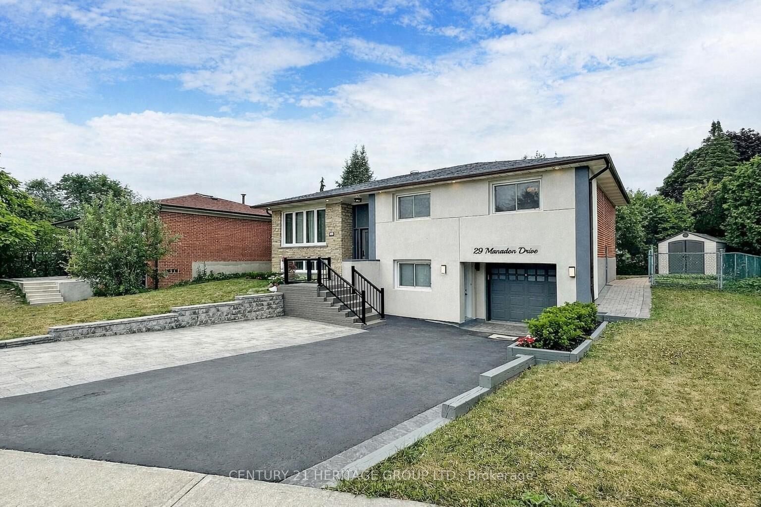 Property Photo:  29 Manadon Drive Lower  ON M2M 1W8 