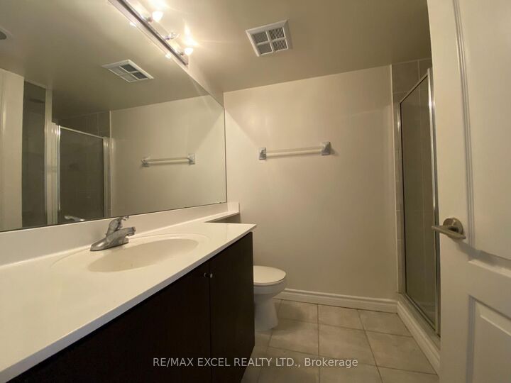 Property Photo: 70 Town Centre Court 2807 ON M1P 0B2