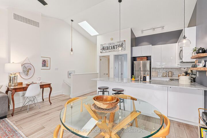 Property Photo:  5 Harbour Street E 13  ON L9Y 5C5 