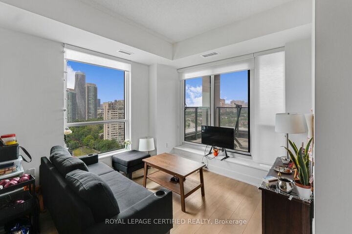Property Photo: 202 Burnhamthorpe Road E 1803 ON L5A 4L4