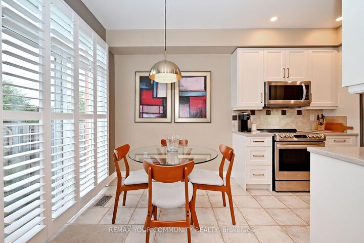 Property Photo: 8 Townwood Drive 4 ON L4E 4X9