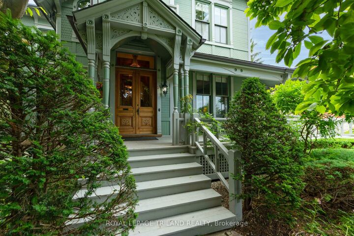 Property Photo: 36 Grosvenor Street ON N6A 1Y5