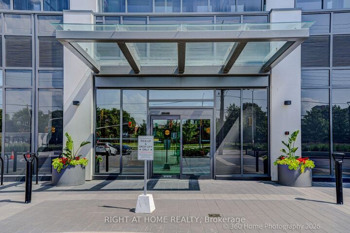 Property Photo: 202 Burnhamthorpe Road E 505 ON L5A 0B2
