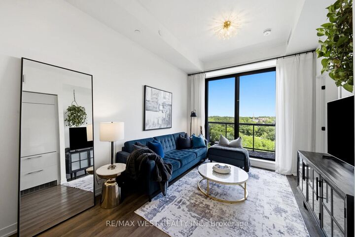 Property Photo:  2118 Bloor Street W 709  ON M6S 0A6 