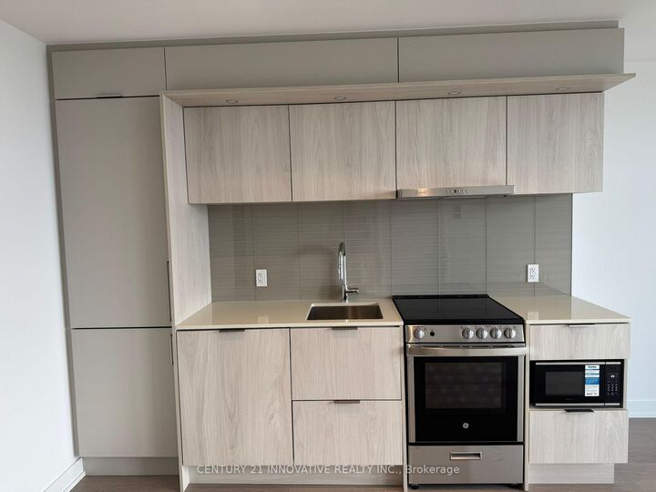 Property Photo:  448 Burnhamthorpe Road 4009  ON L5B 0R4 