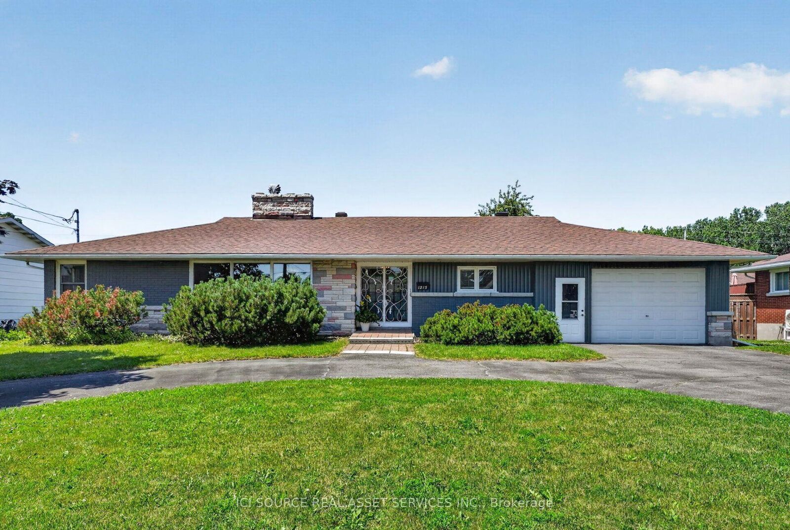 Property Photo:  1215 Princess Street  ON K6J 1S2 