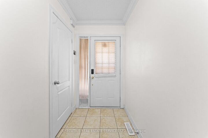 Property Photo: 39 Kintyre Street ON L6Z 0E5