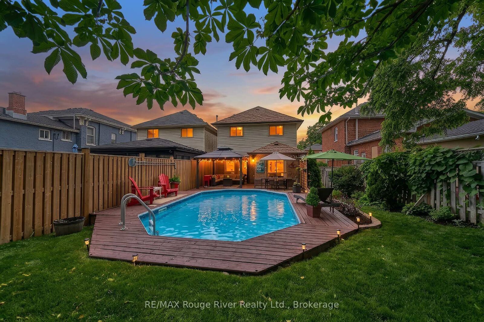 Property Photo:  100 Queen Street  ON L1C 1M6 
