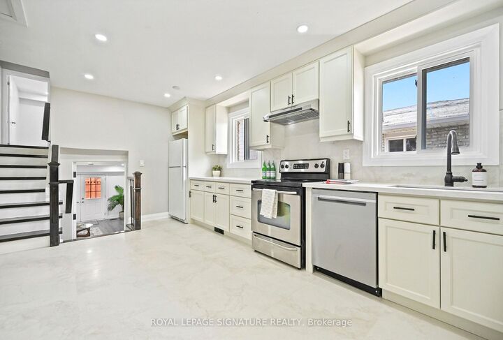 Property Photo:  23 Abell Drive  ON L5V 2W1 