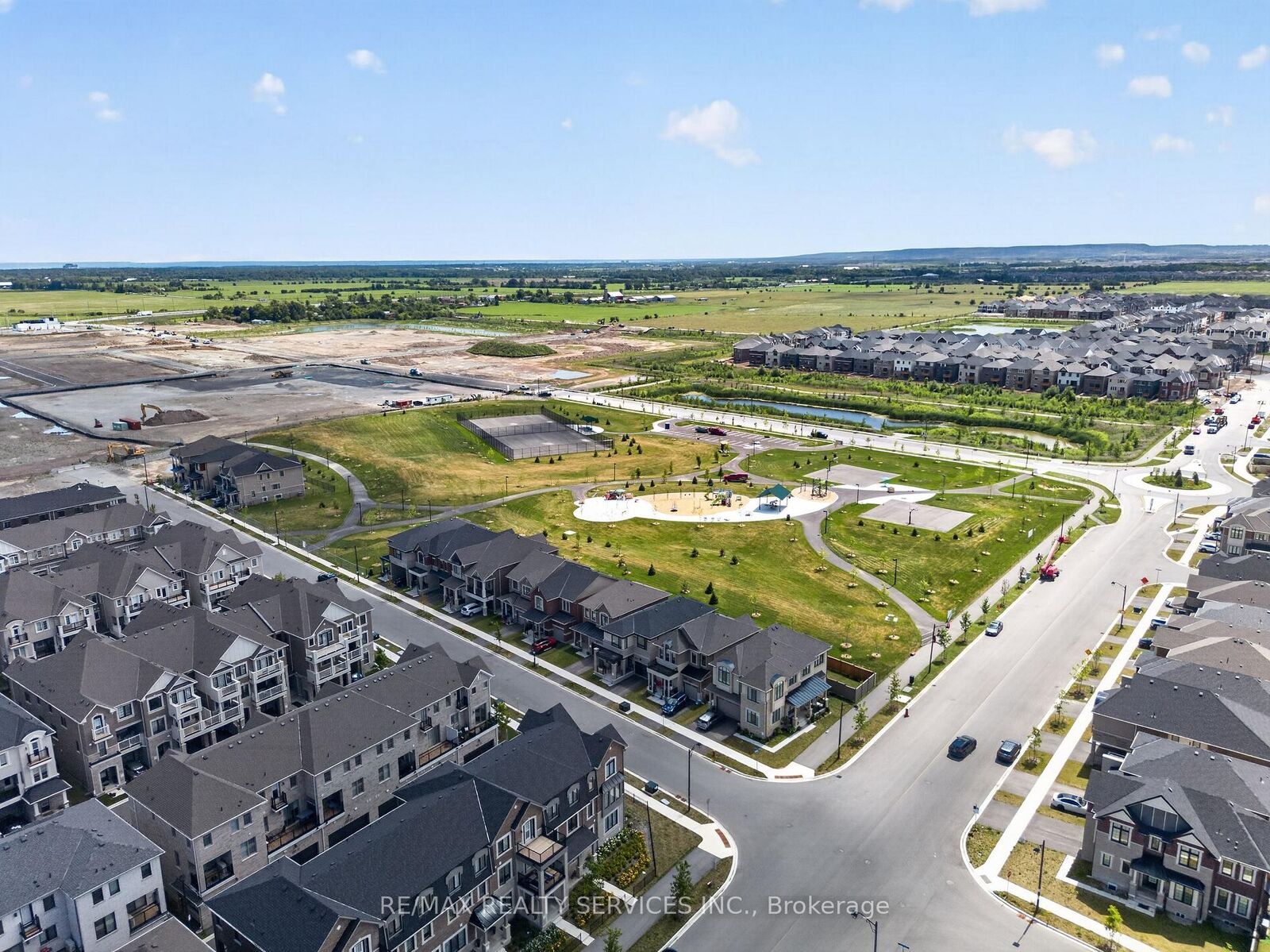 Property Photo:  1702 Dance Court W  ON L9E 2A3 