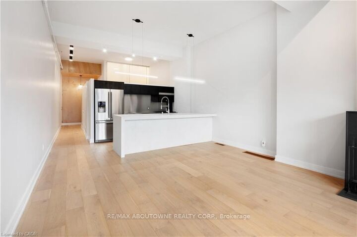 Property Photo: 676 Richmond Street W 105 ON M6J 1C3