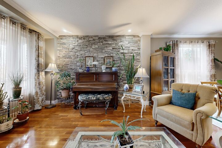 Property Photo:  32 Stephanie Lane  ON L4N 0V1 