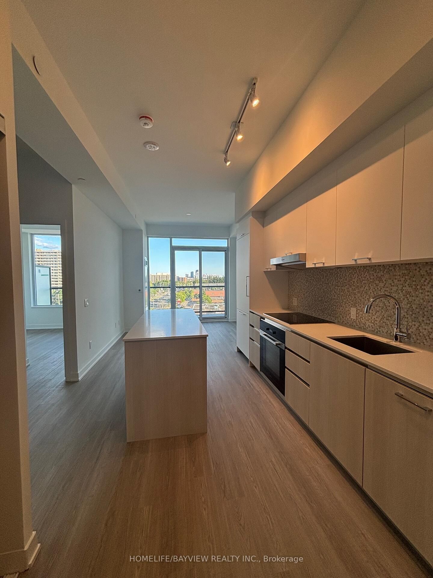 Property Photo: 8188 Yonge Street 622 ON L4J 1W5