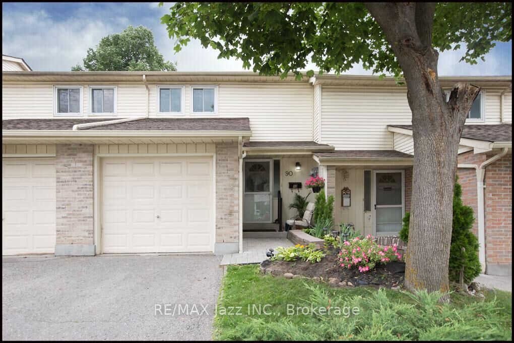 Property Photo: 611 Galahad Drive 90 ON L1K 1M1