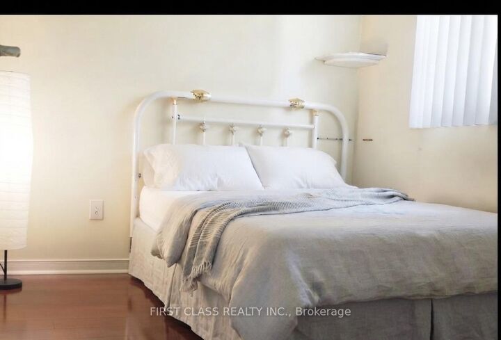 Property Photo:  2351 Kennedy Rd Road 112 Upper  ON M1T 3G9 