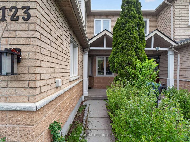 Property Photo:  833 Scollard Court 123  ON L5V 2B4 