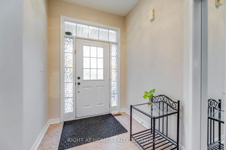 Property Photo: 3402 Fountain Park Avenue ON L5M 7E3
