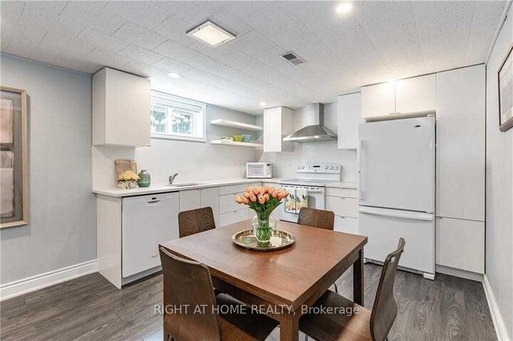 Property Photo: 118 Briarwood Crescent ON L9C 4C4