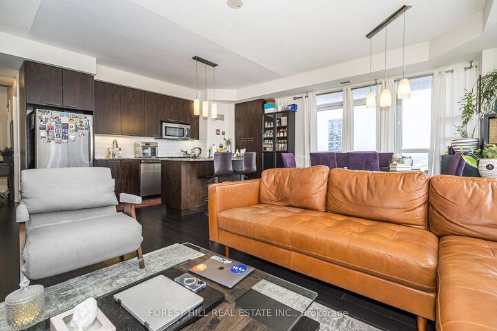Property Photo:  70 Roehampton Avenue 1821  ON M4P 1R2 