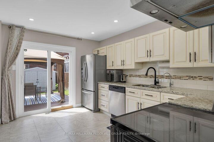 Property Photo:  35 Victorway Drive  ON L4N 9L3 