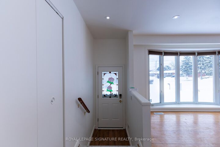 Property Photo: 1 Eldrid Court Main ON L3M 1Z1