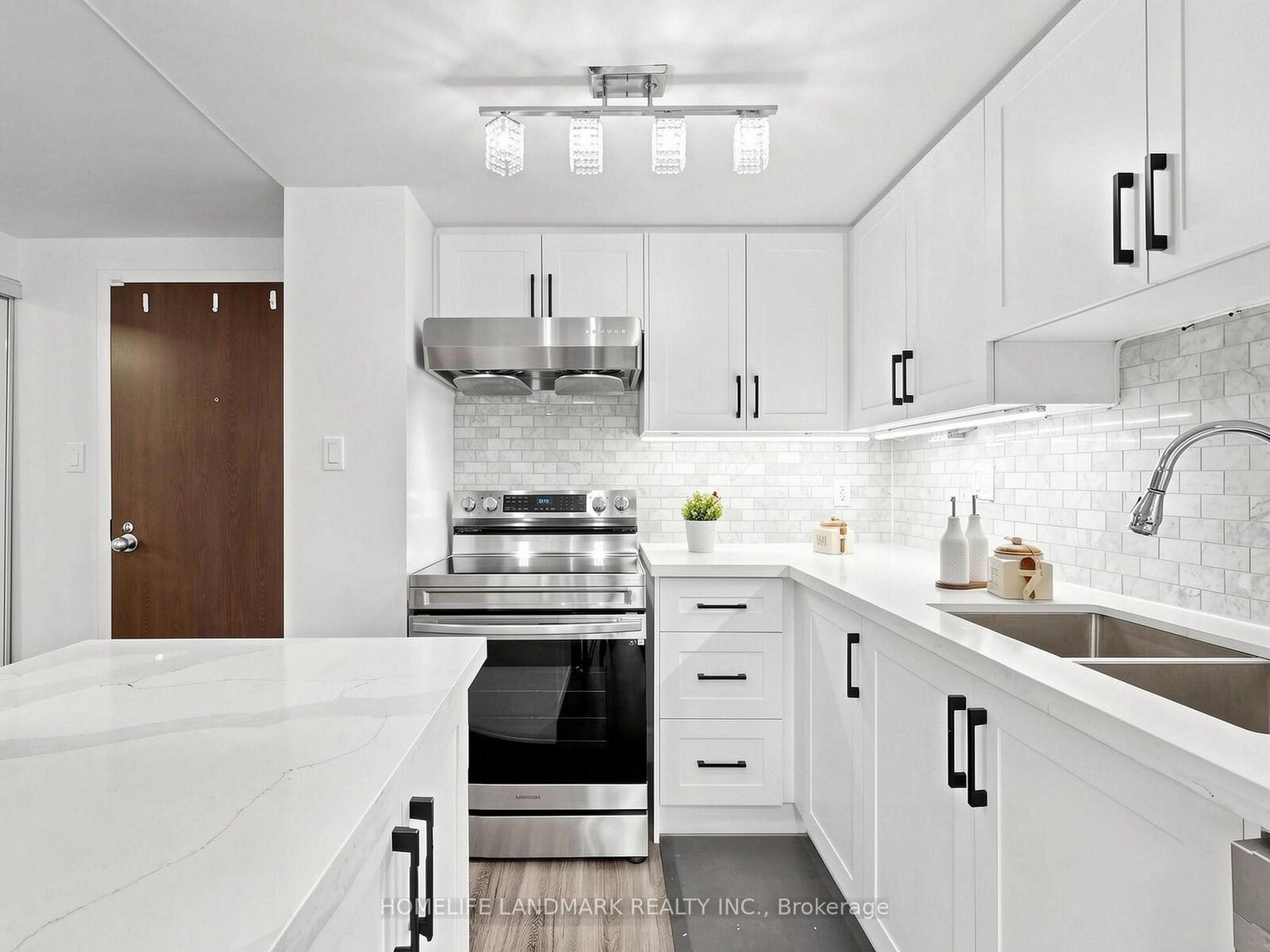 Property Photo: 44 Gerrard Street W 1507 ON M5G 2K2