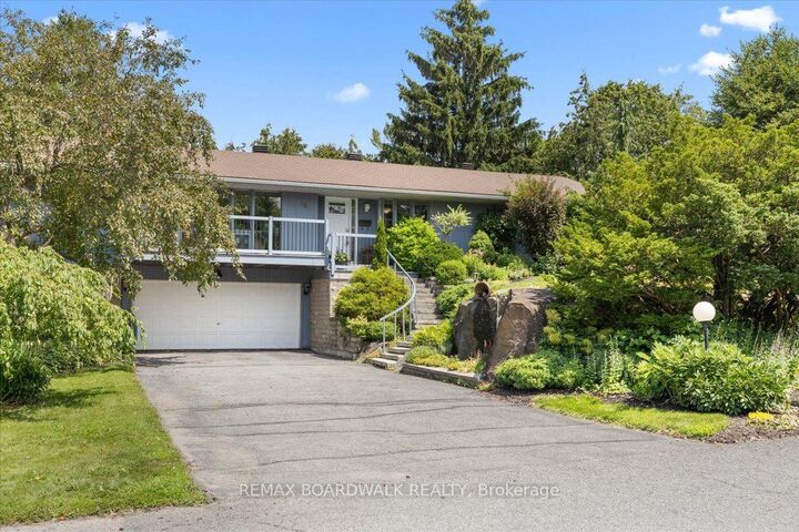 15 Selwyn Crescent — photo 1